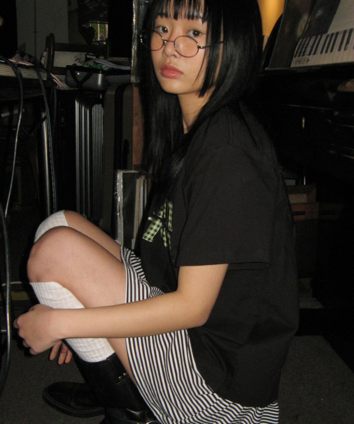 론론(RONRON) PATTERN LOGO BASIC FIT T SHIRT BLACK YELLOW