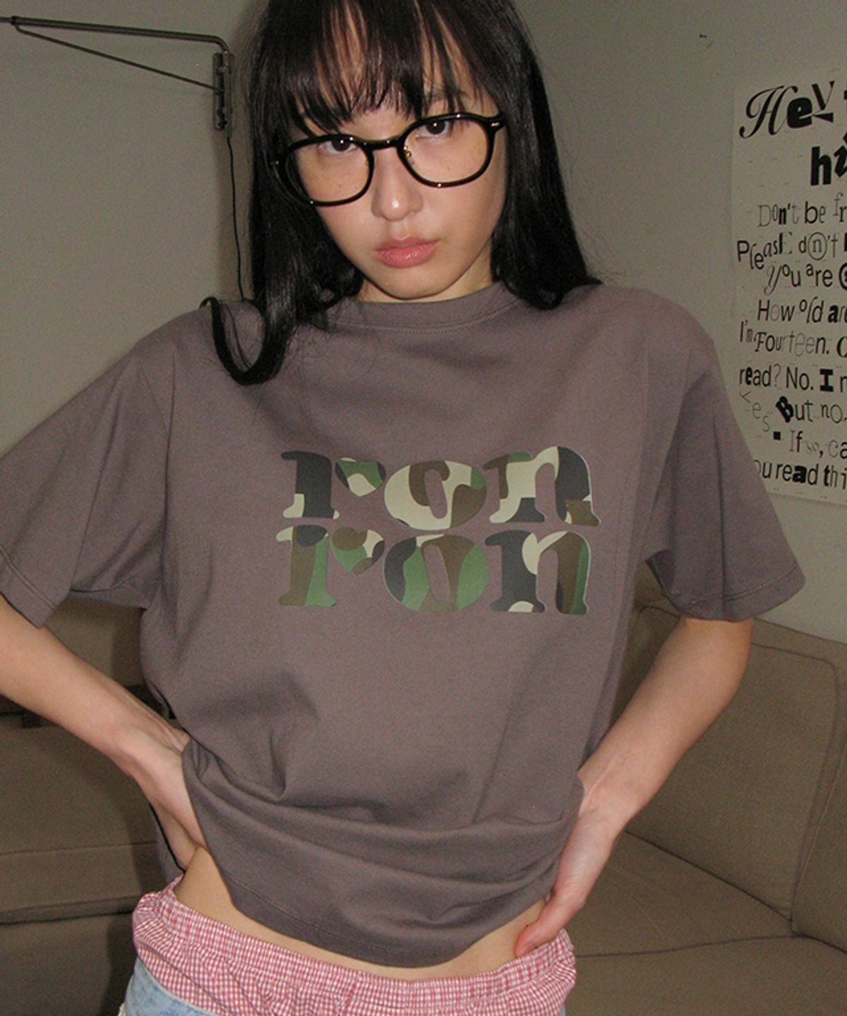론론(RONRON) PATTERN LOGO BASIC FIT T SHIRT CHARCOAL