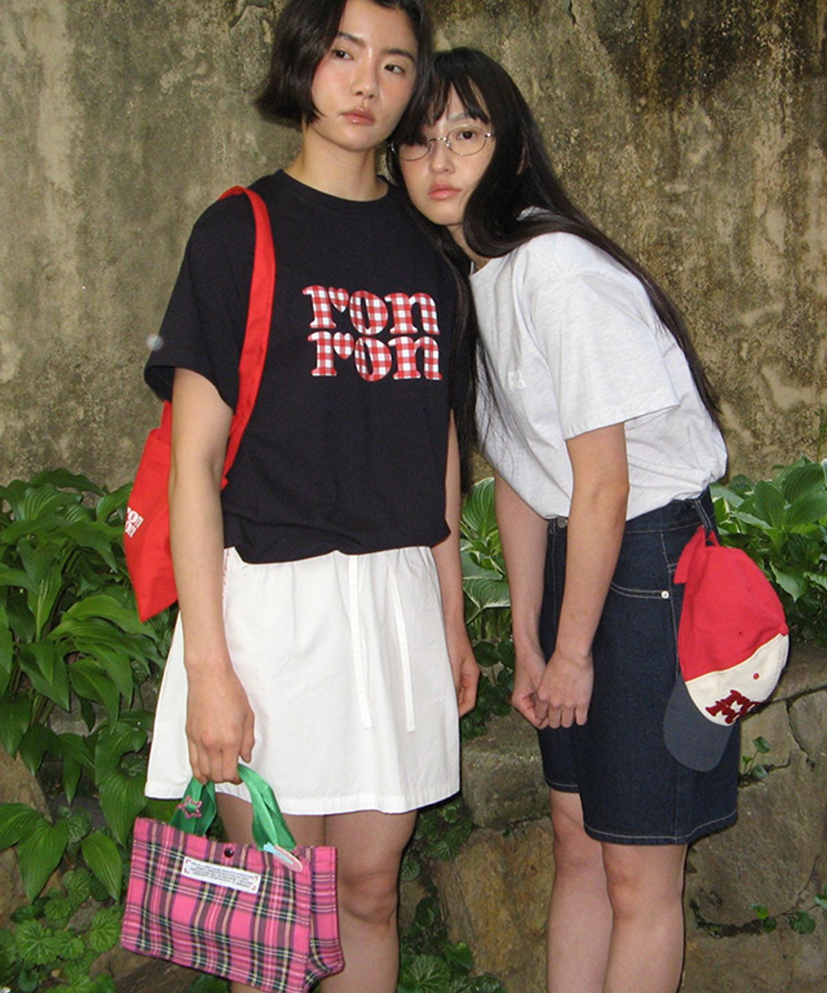론론(RONRON) PATTERN LOGO BASIC FIT T SHIRT NAVY