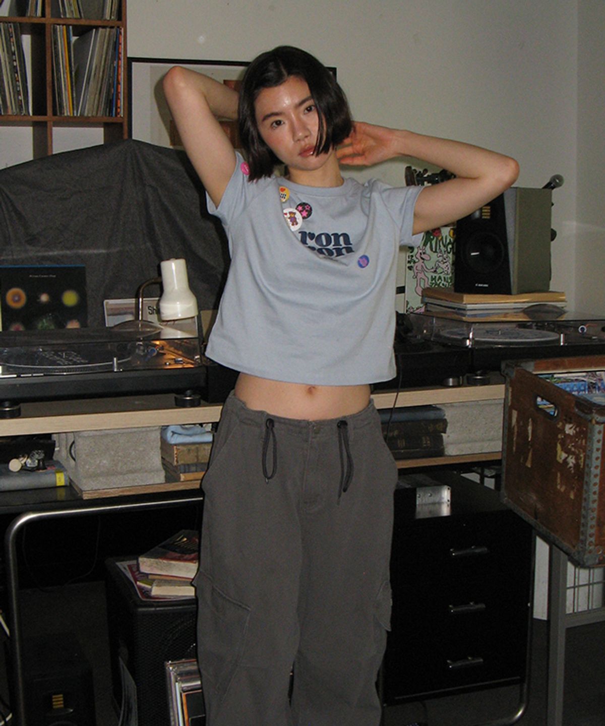 론론(RONRON) LABEL LOGO CROP T SHIRT SOFT BLUE
