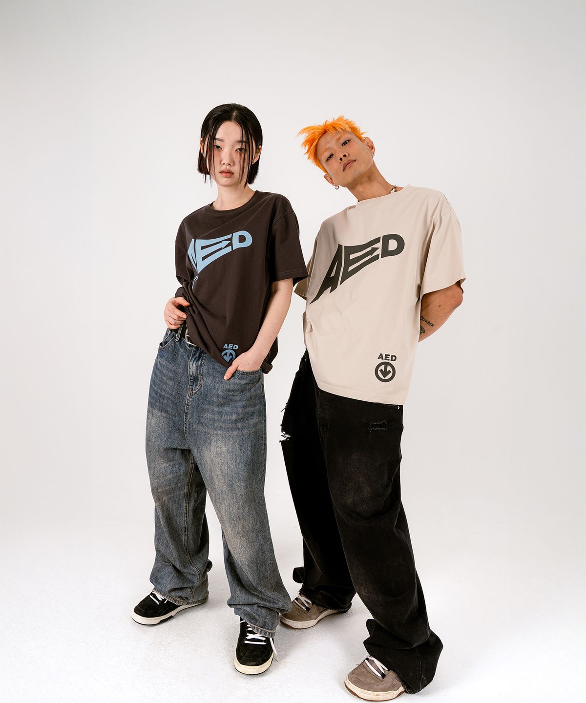 올아이즈다운(ALL EYES DOWN) PIGMENT DIRECTION LOGO T-SHRIT (CHARCOAL)