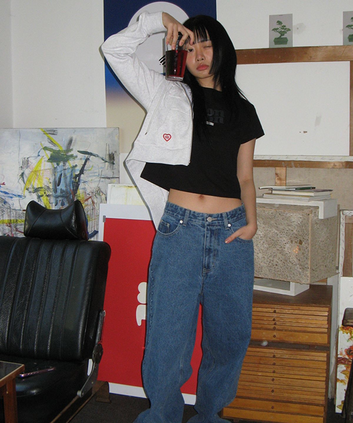 론론(RONRON) LABEL LOGO CROP T SHIRT BLACK CHARCOAL