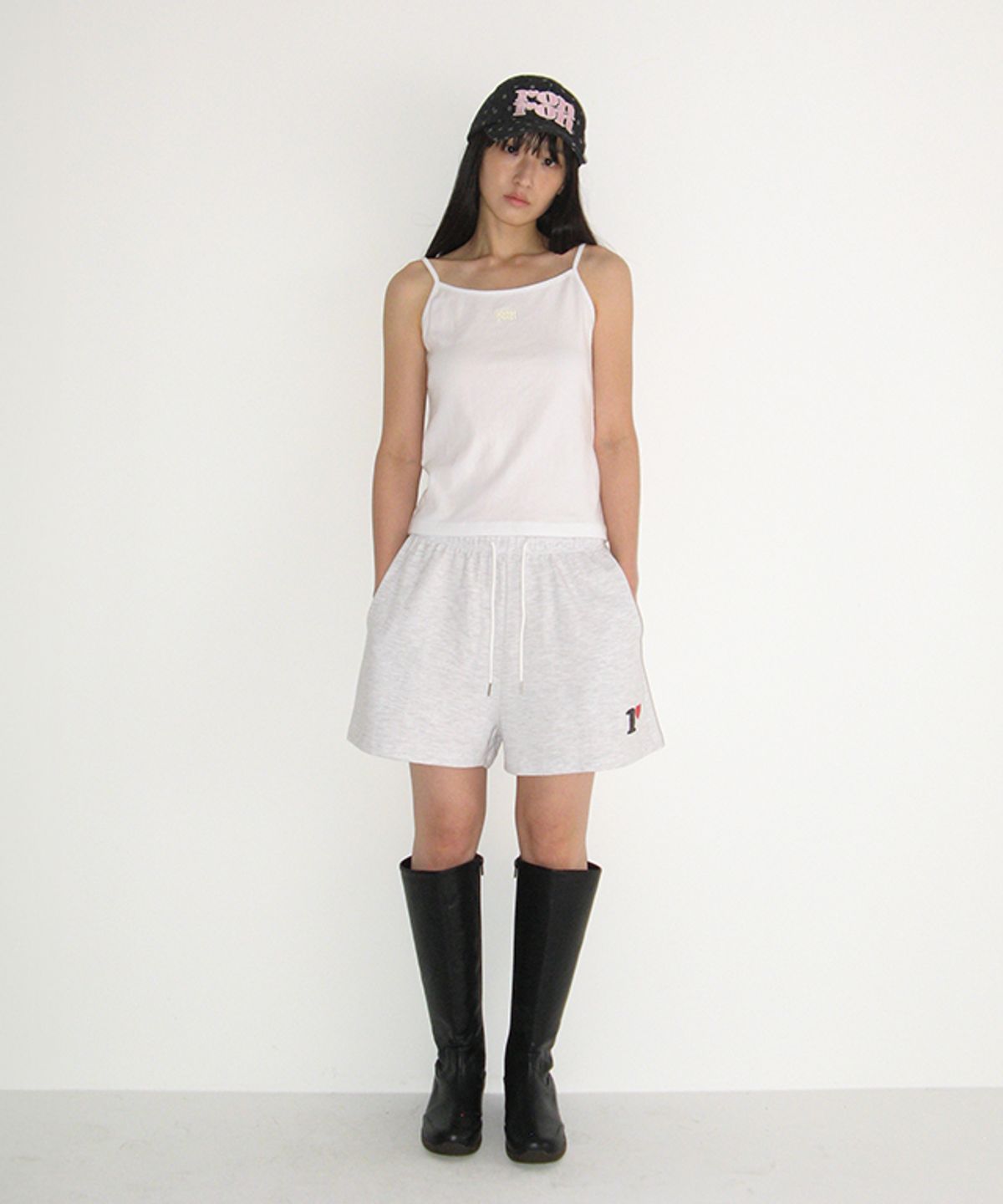 론론(RONRON) SIMPLE LOGO POINT SLEEVELESS WHITE