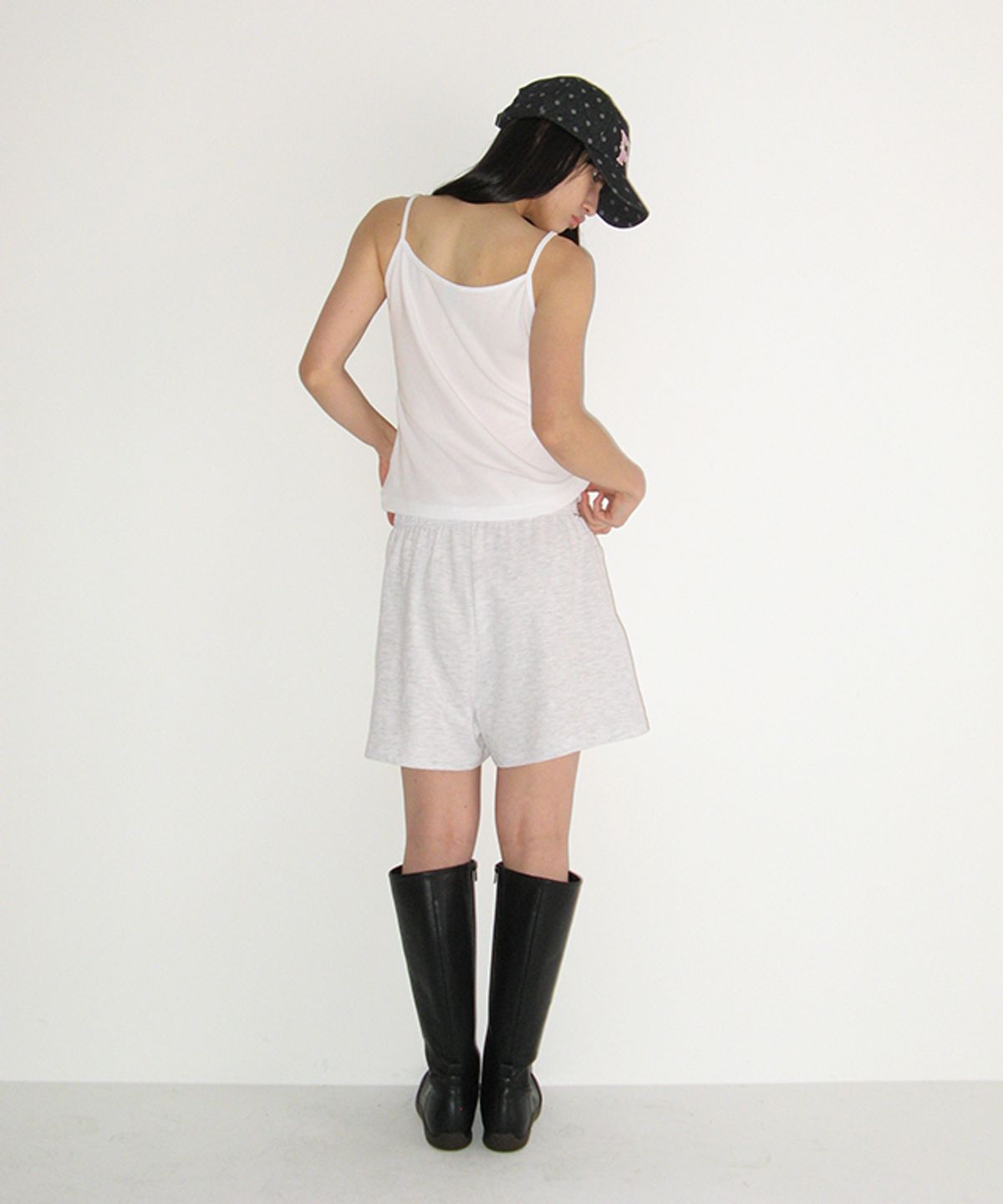 론론(RONRON) SIMPLE LOGO POINT SLEEVELESS WHITE