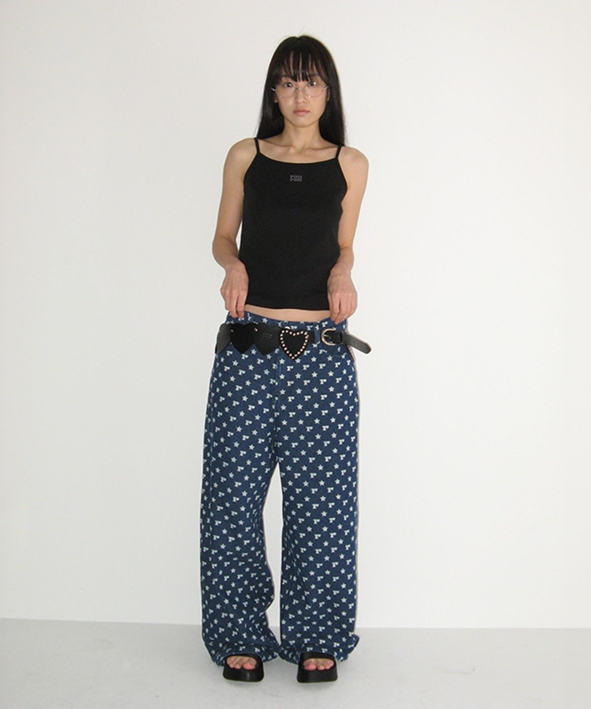 론론(RONRON) SIMPLE LOGO POINT SLEEVELESS BLACK