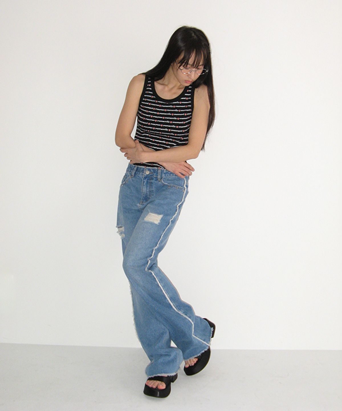 론론(RONRON) ALL OVER PRINT SLEEVELESS BLACK