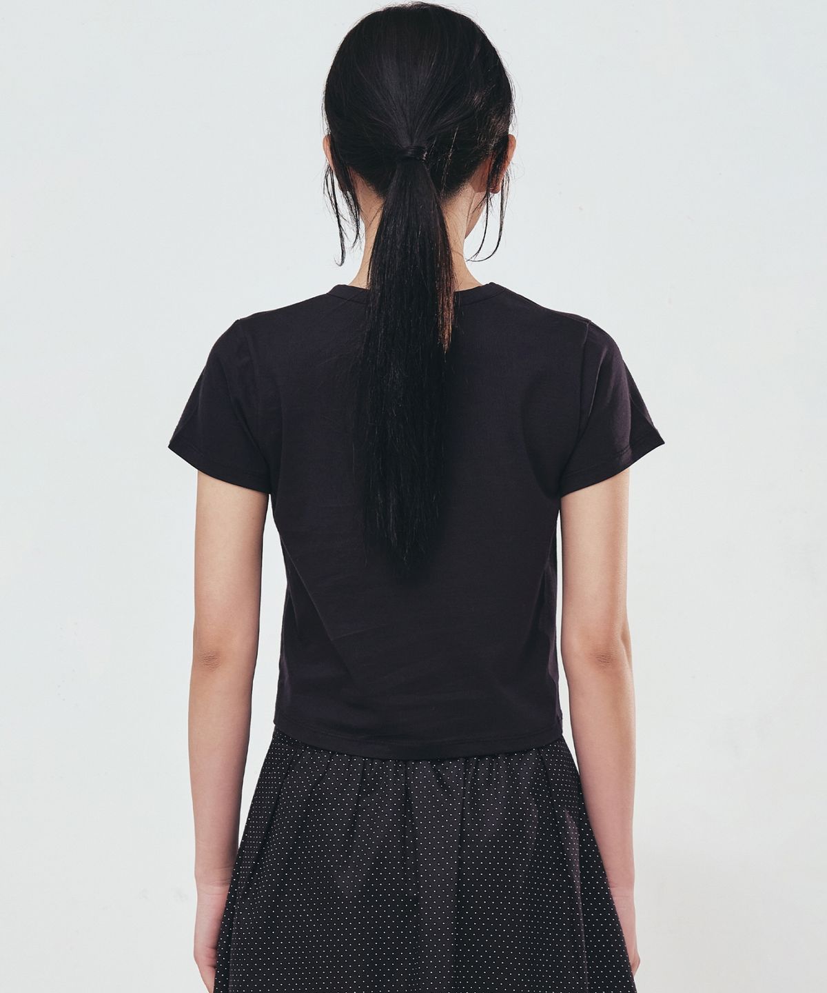 닉앤니콜(NICK&NICOLE) ROSE SIGNATURE CROP TOP_BLACK BLUE