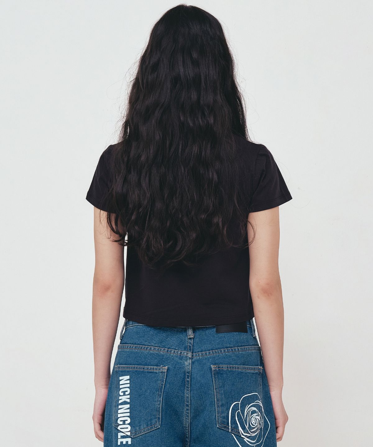 닉앤니콜(NICK&NICOLE) ROSE SIGNATURE CROP TOP_BLACK SKY BLUE