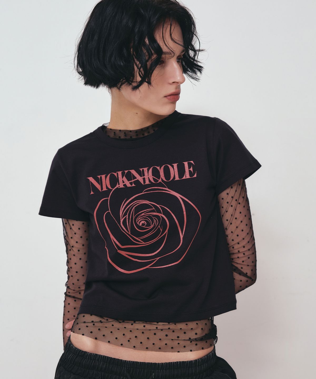 닉앤니콜(NICK&NICOLE) ROSE SIGNATURE CROP TOP_BLACK BURGUNDY