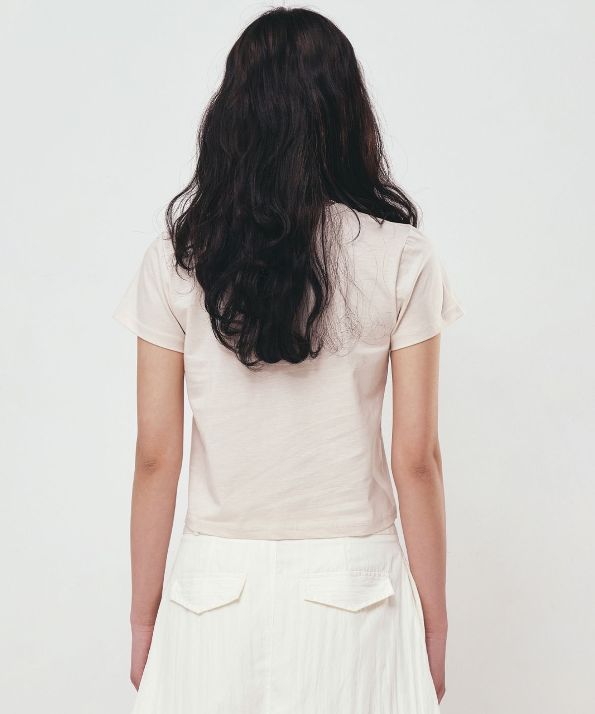닉앤니콜(NICK&NICOLE) ROSE SIGNATURE CROP TOP_BEIGE BLACK
