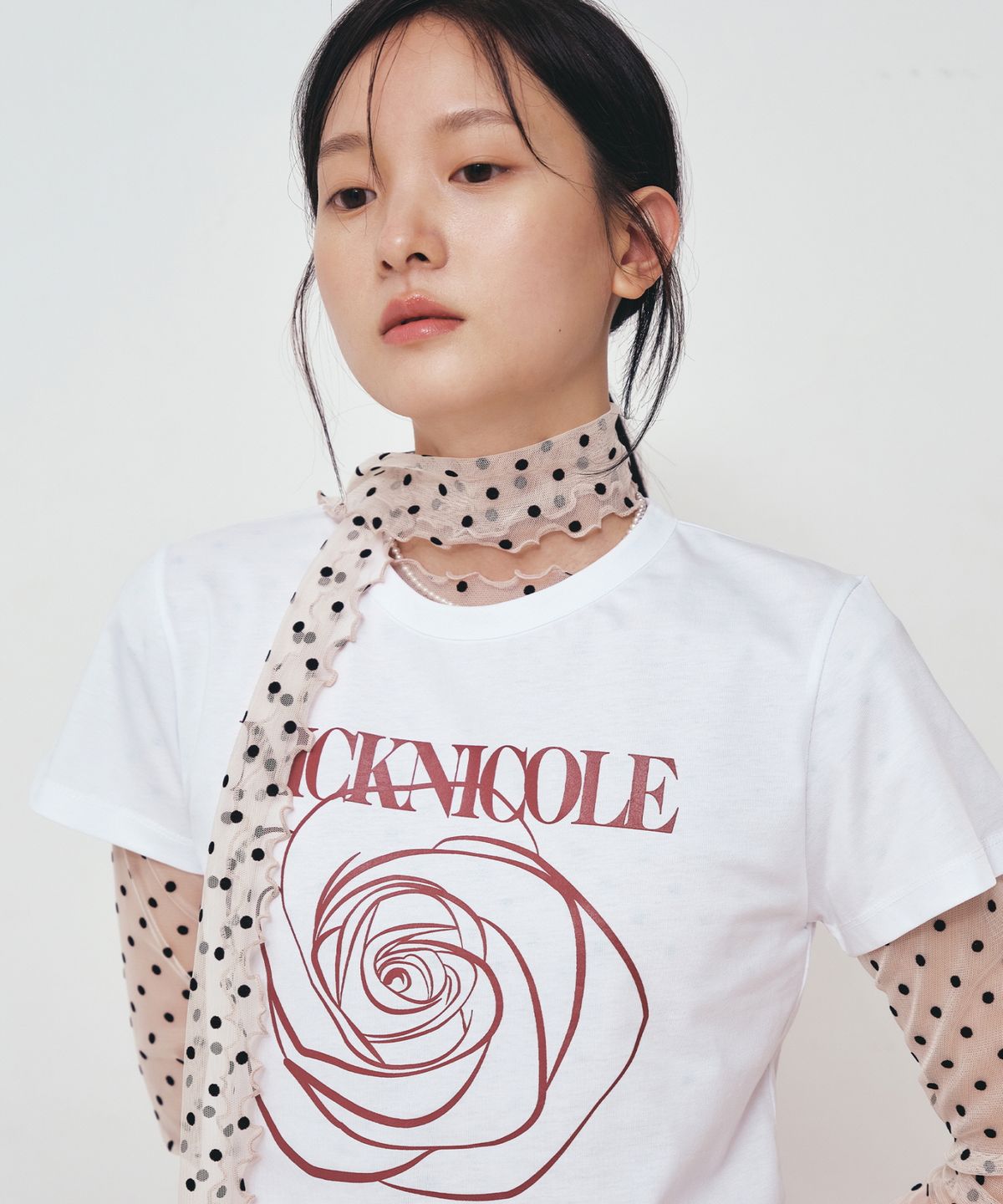 닉앤니콜(NICK&NICOLE) ROSE SIGNATURE CROP TOP_WHITE BURGUNDY