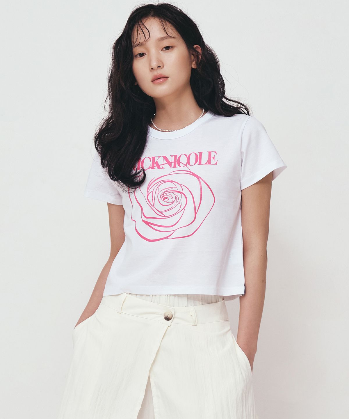 닉앤니콜(NICK&NICOLE) ROSE SIGNATURE CROP TOP_WHITE PINK