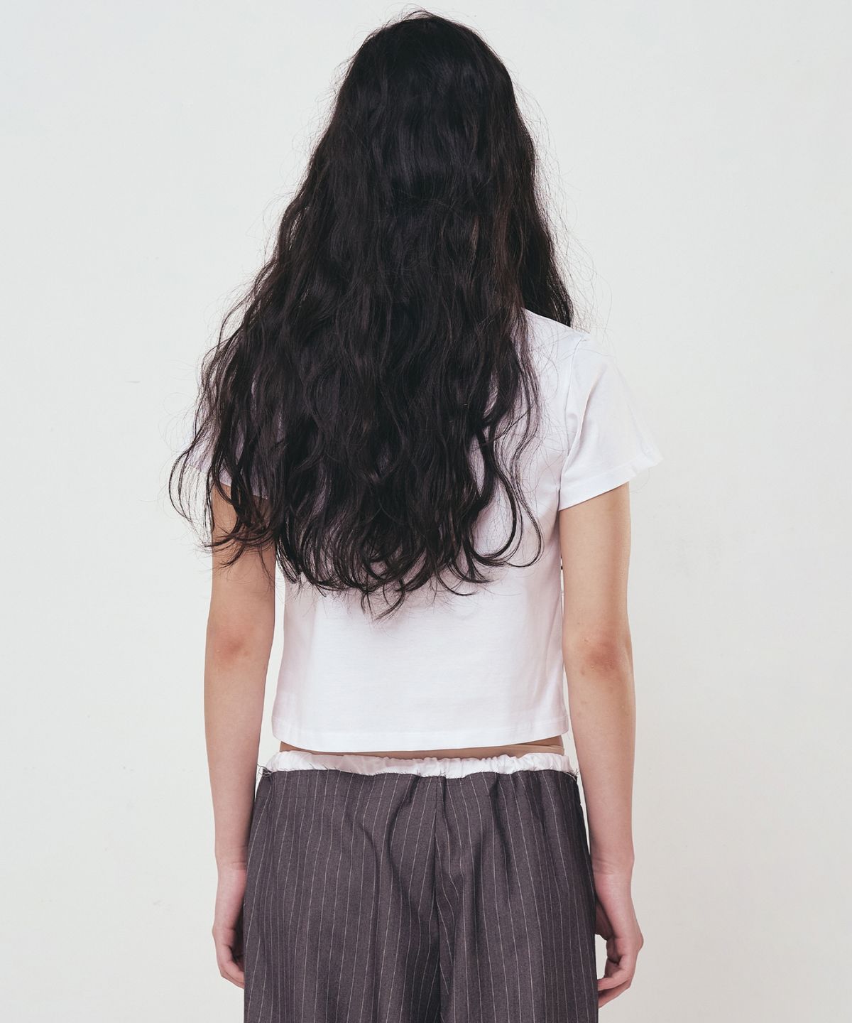 닉앤니콜(NICK&NICOLE) ROSE SIGNATURE CROP TOP_WHITE YELLOW