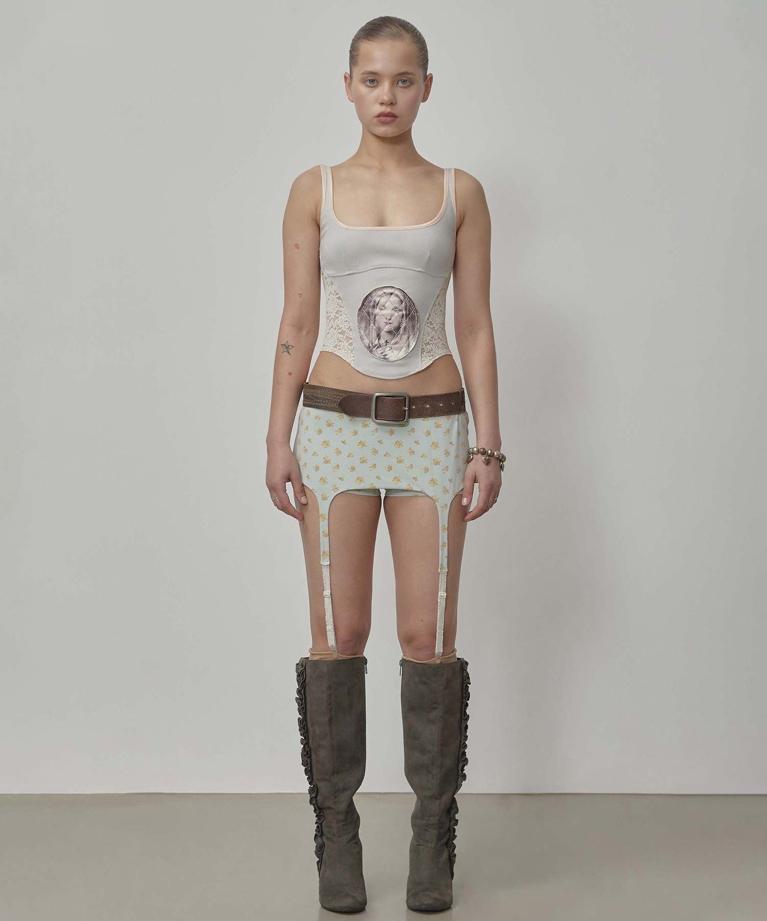 [SCULPTOR]コテージガーターベルトスカートスカイ MUSINSA公式 | SCULPTOR Cottage Garter Belt Skort Sky