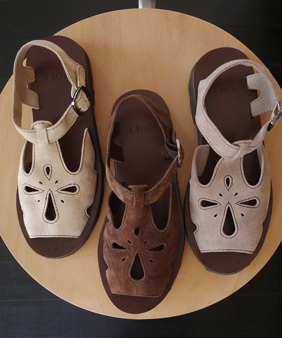 클로르(CLOR) PETAL CUTOUT SANDALS(SUEDE) - 3 colors