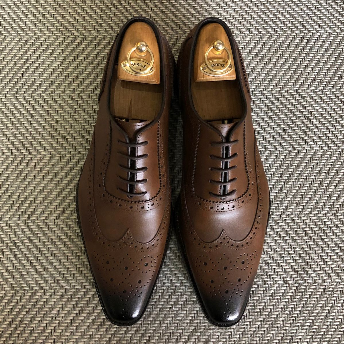 조앤슈(JOENSHOE) 헤리티지 윙팁 브로깅 옥스퍼드 스테인브라운