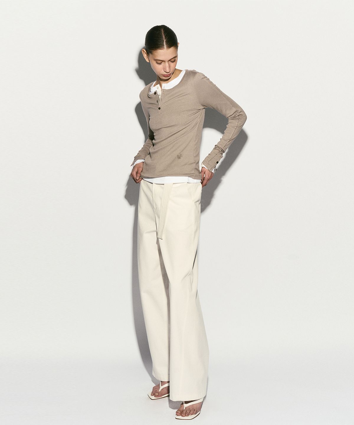 리이(RE RHEE) LONG SLEEVE BUTTON TOP MOCHA
