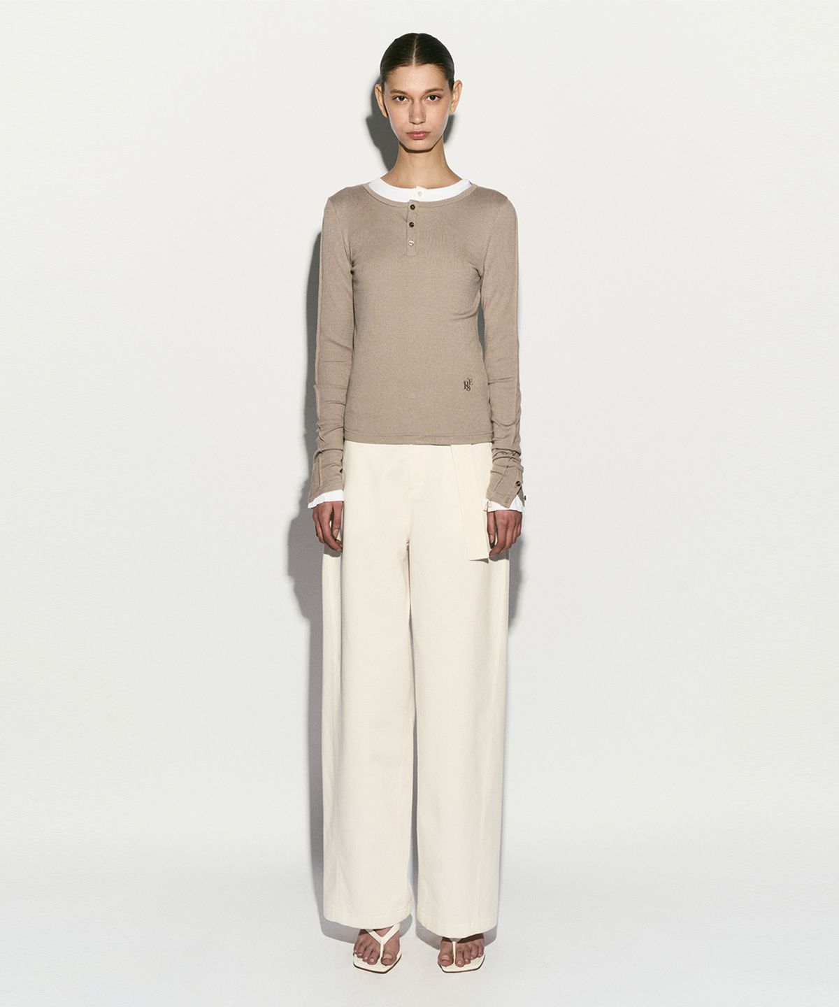 리이(RE RHEE) LONG SLEEVE BUTTON TOP MOCHA