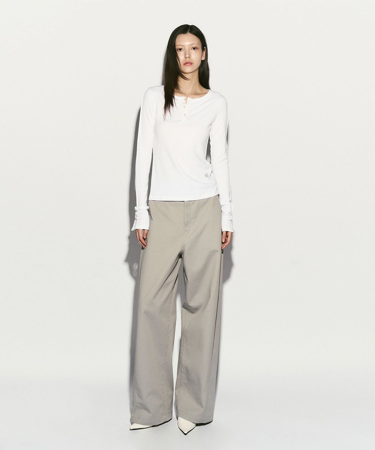 리이(RE RHEE) LONG SLEEVE BUTTON TOP WHITE