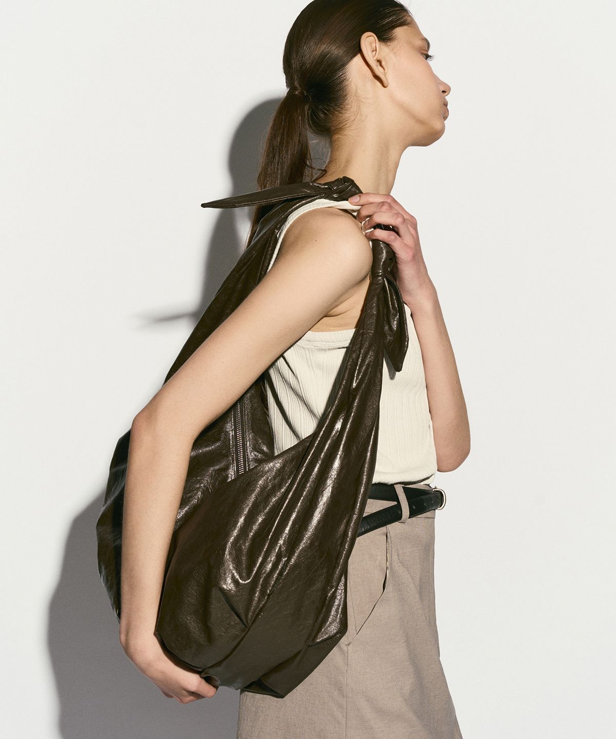 리이(RE RHEE) SLOUCHY HOBO BAG KHAKI BROWN