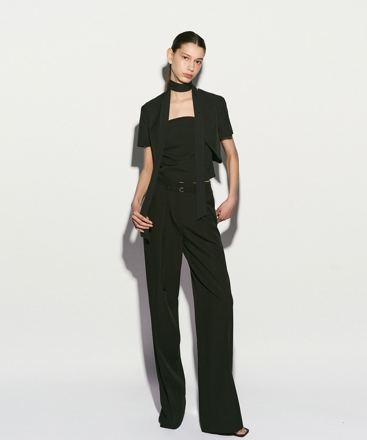 리이(RE RHEE) BOLERO HALF SLEEVED CROPPED JACKET BLACK