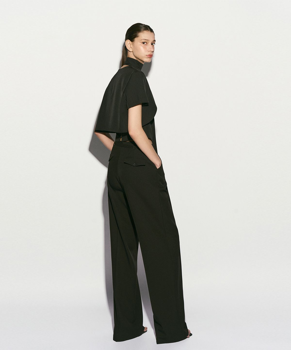 리이(RE RHEE) BOLERO HALF SLEEVED CROPPED JACKET BLACK