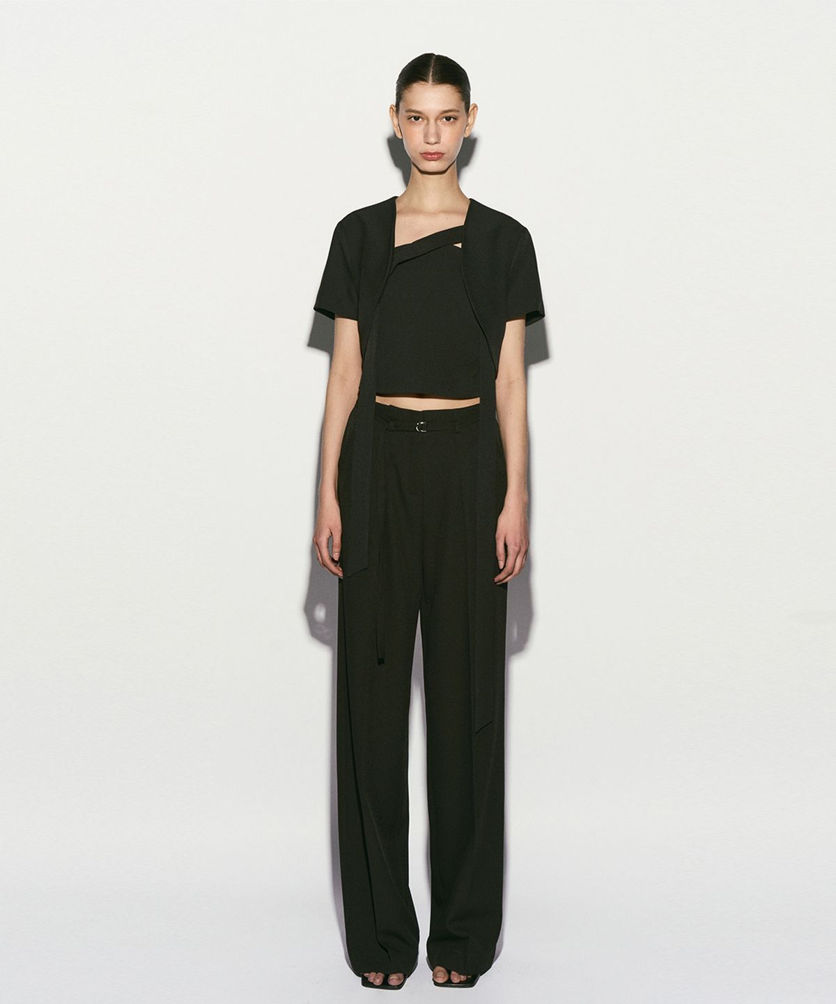 리이(RE RHEE) BOLERO HALF SLEEVED CROPPED JACKET BLACK
