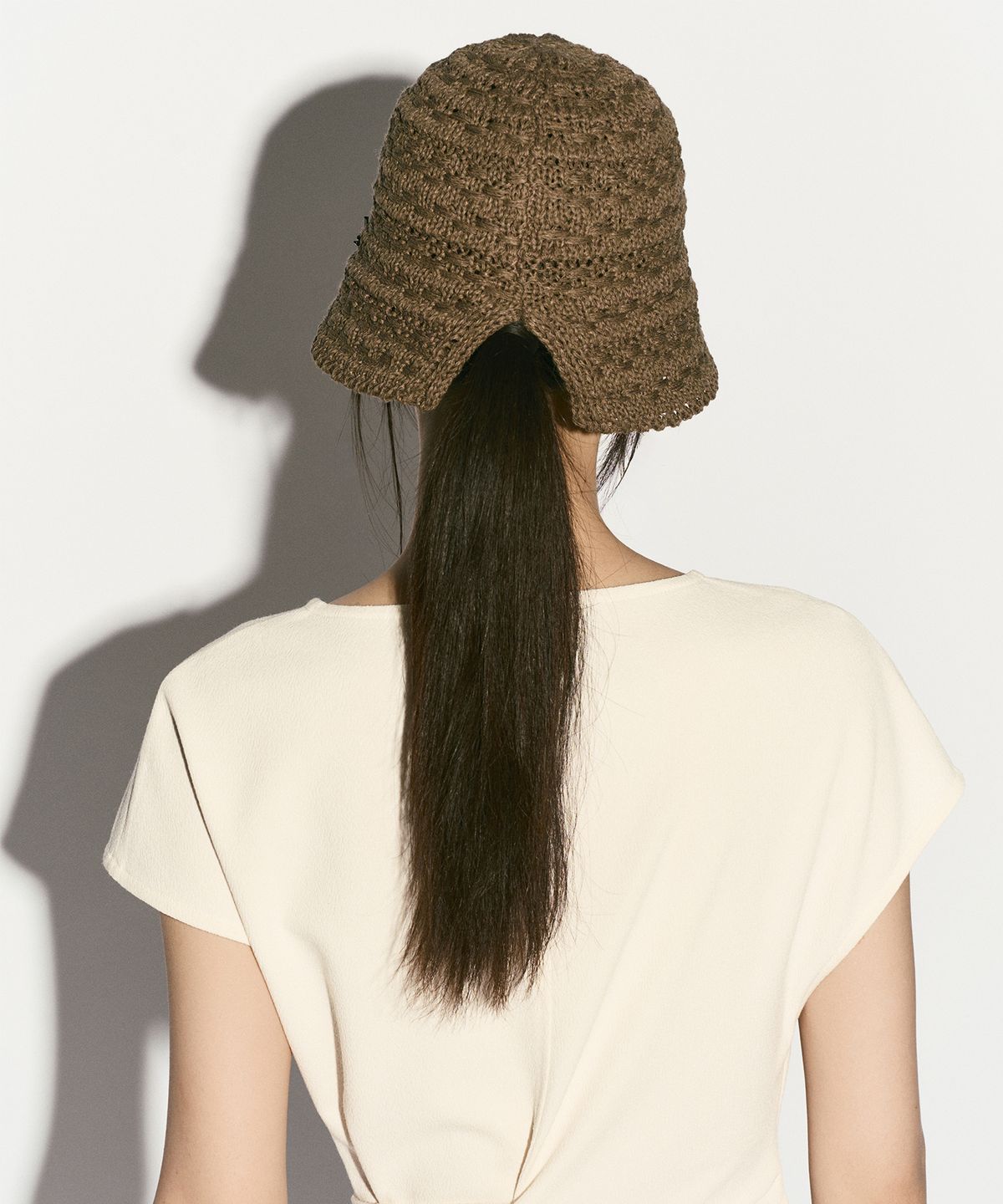 리이(RE RHEE) CROCHET BUCKET HAT KHAKI BROWN