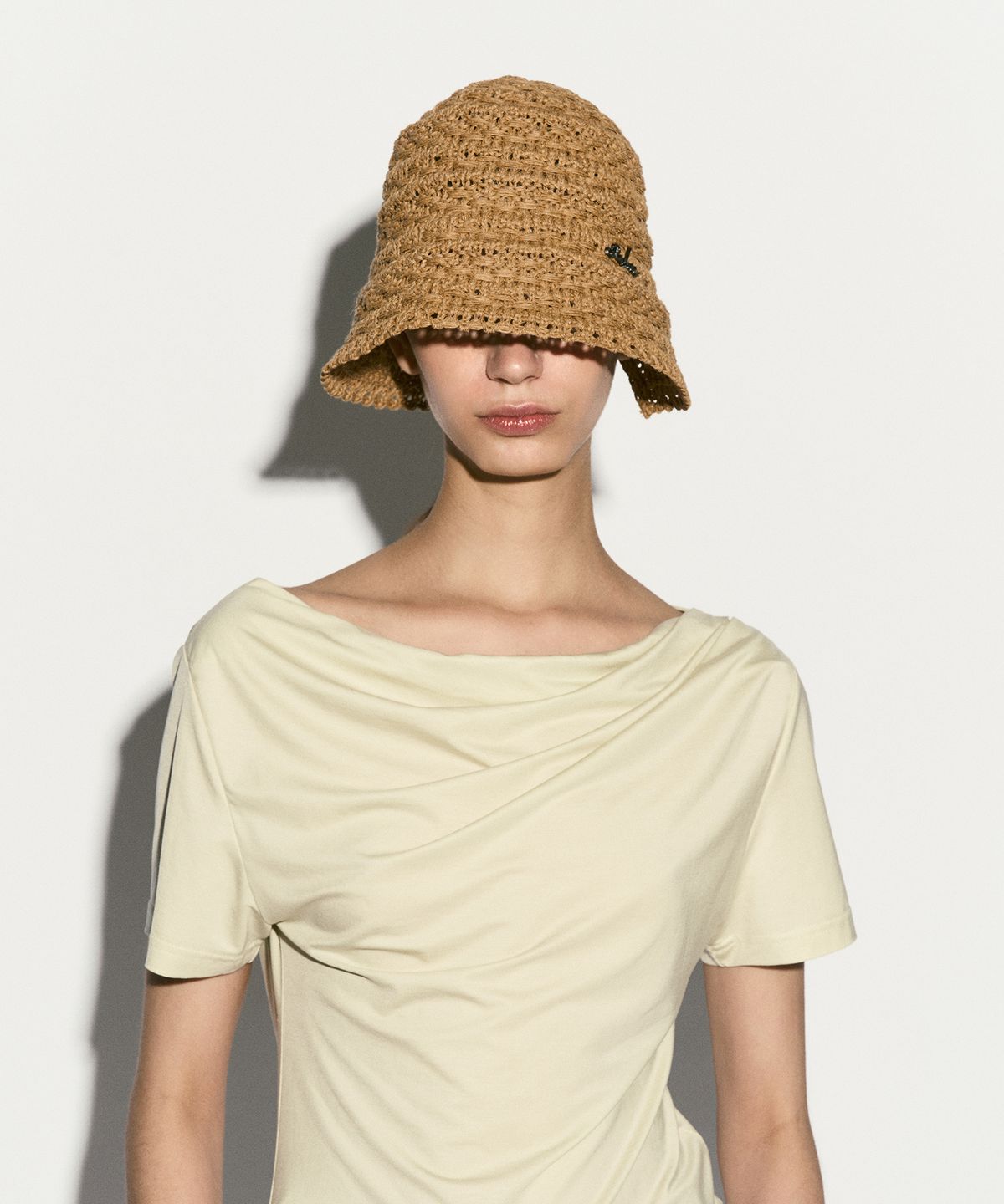 리이(RE RHEE) CROCHET BUCKET HAT SAND