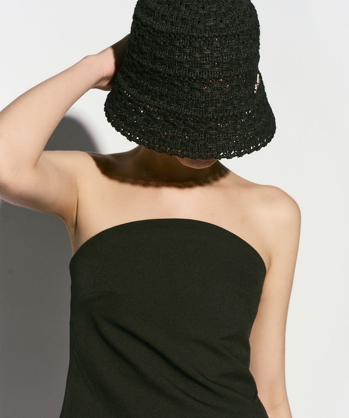리이(RE RHEE) CROCHET BUCKET HAT BLACK