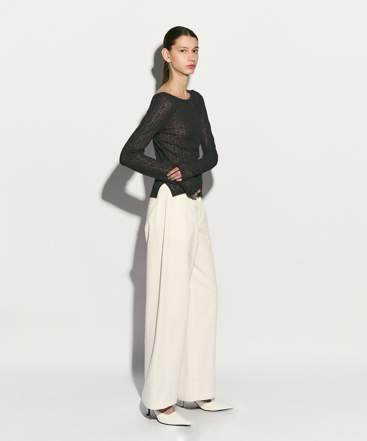 리이(RE RHEE) SEMI-SHEER ROUND NECK TOP