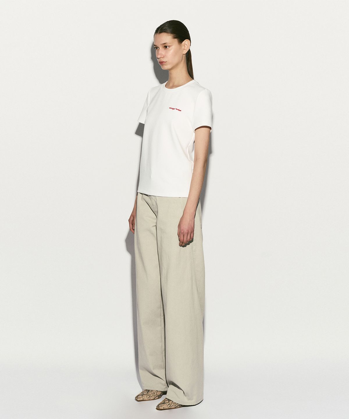 리이(RE RHEE) LOGO EMBROIDERED T-SHIRT WHITE