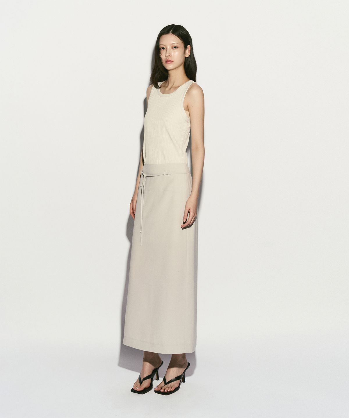 리이(RE RHEE) BELTED MIDI SKIRT DOVE GRAY