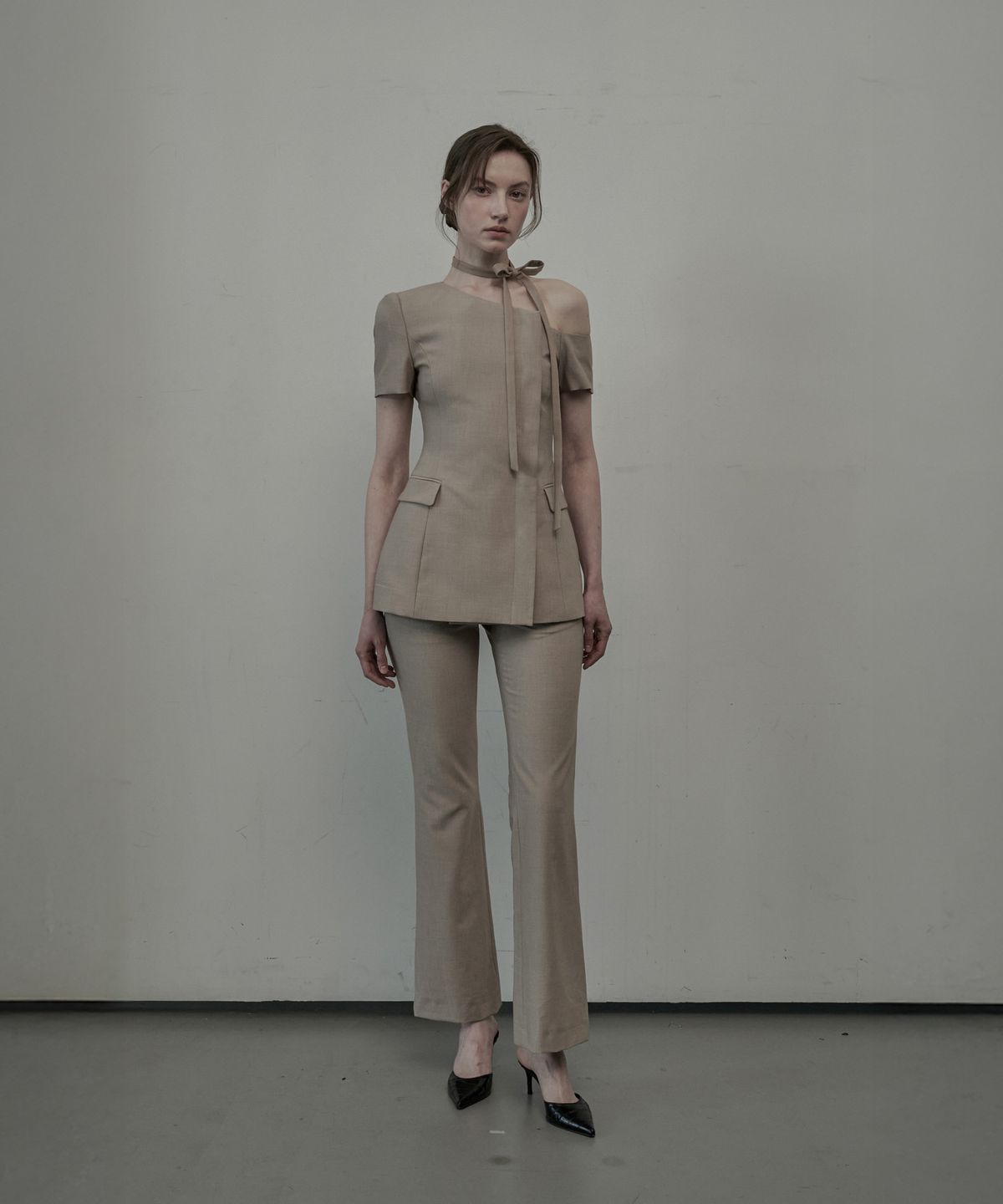 마우솔레움(MAU SOLEUM) Emma Linen Semi Bootcut Slacks - Beige