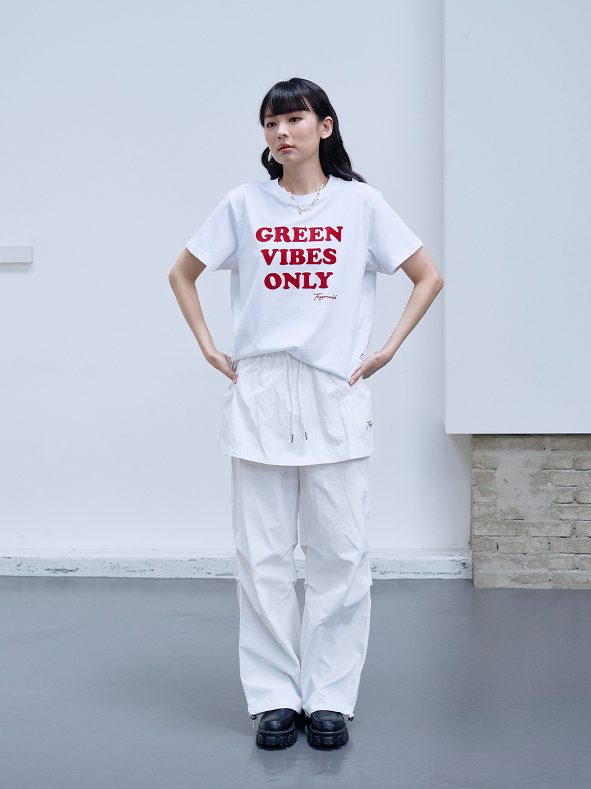 더그린랩(THE GREEN LAB) GREEN VIBES ONLY 텍스처 레터링 반팔 티셔츠 [화이트]