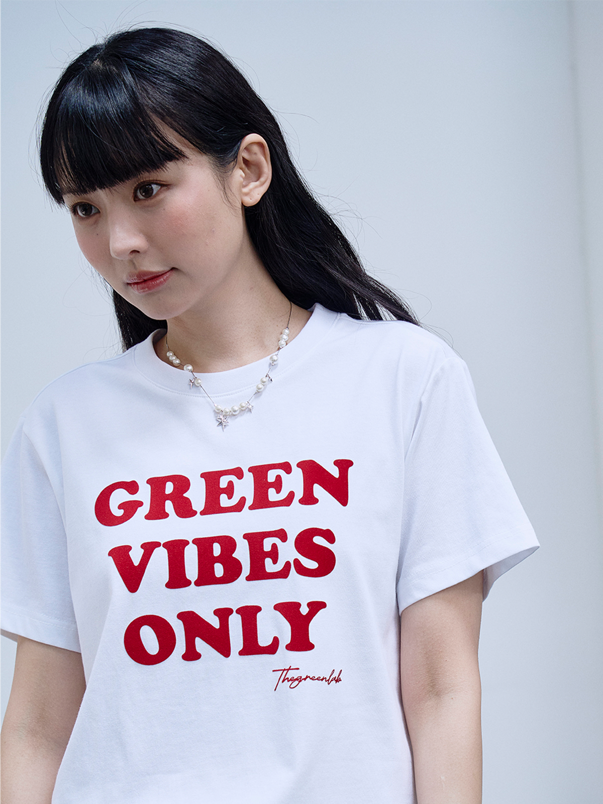 더그린랩(THE GREEN LAB) GREEN VIBES ONLY 텍스처 레터링 반팔 티셔츠 [화이트]