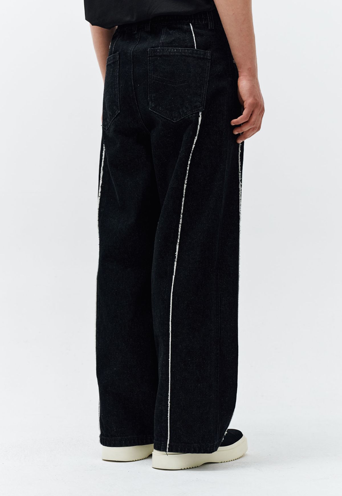 지오송지오(ZIOSONGZIO) 버티컬 컷 플레어 데님 팬츠 블랙 ZH2PT243BK