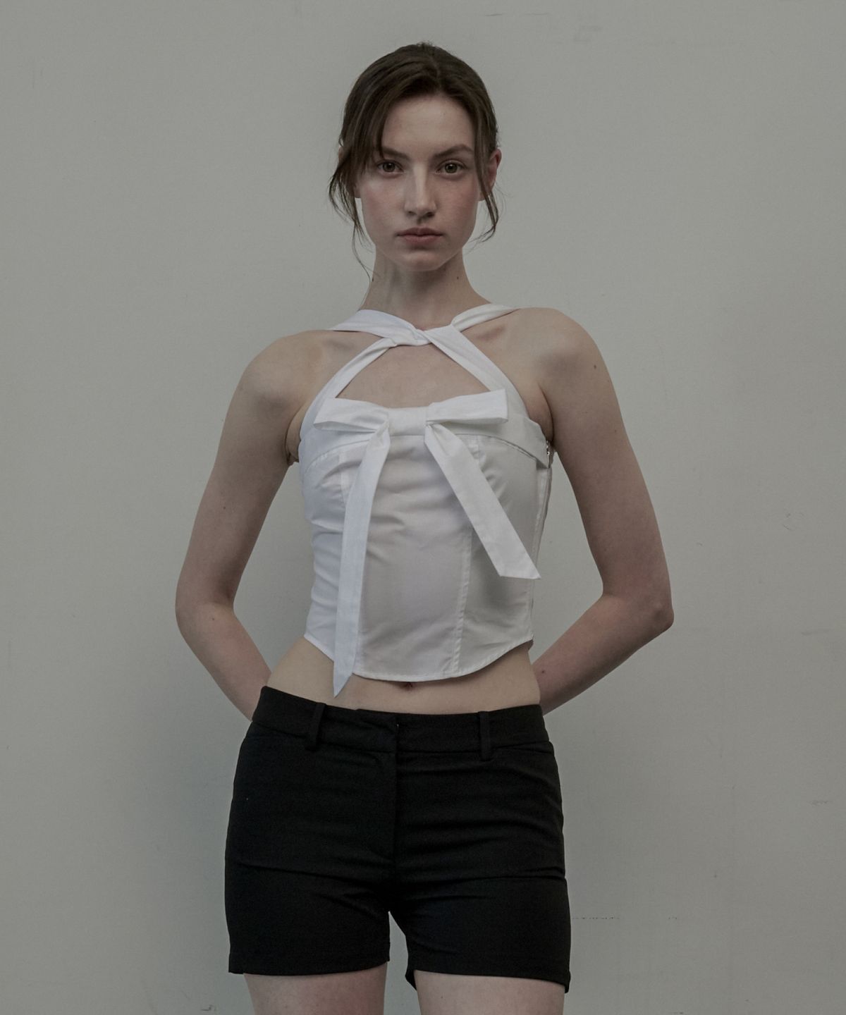 마우솔레움(MAU SOLEUM) Joanne Shirt Sleeveless - White