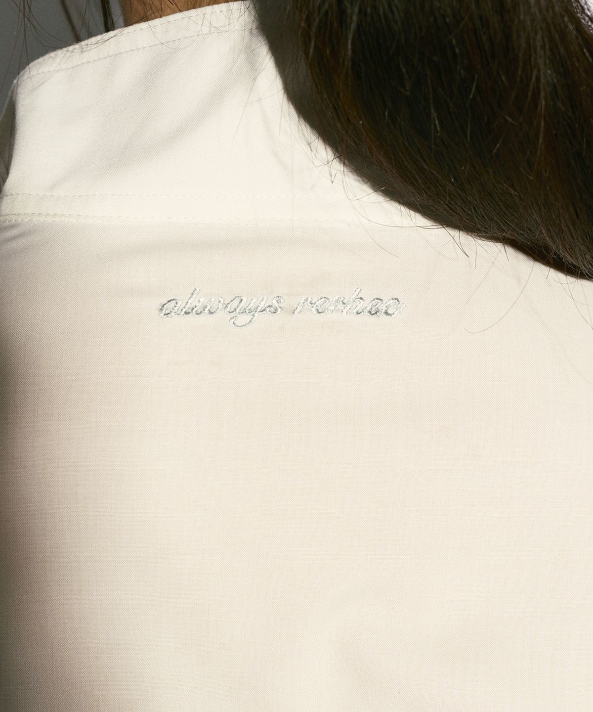 리이(RE RHEE) FUNNEL NECK BELTED BLOUSE WHITE