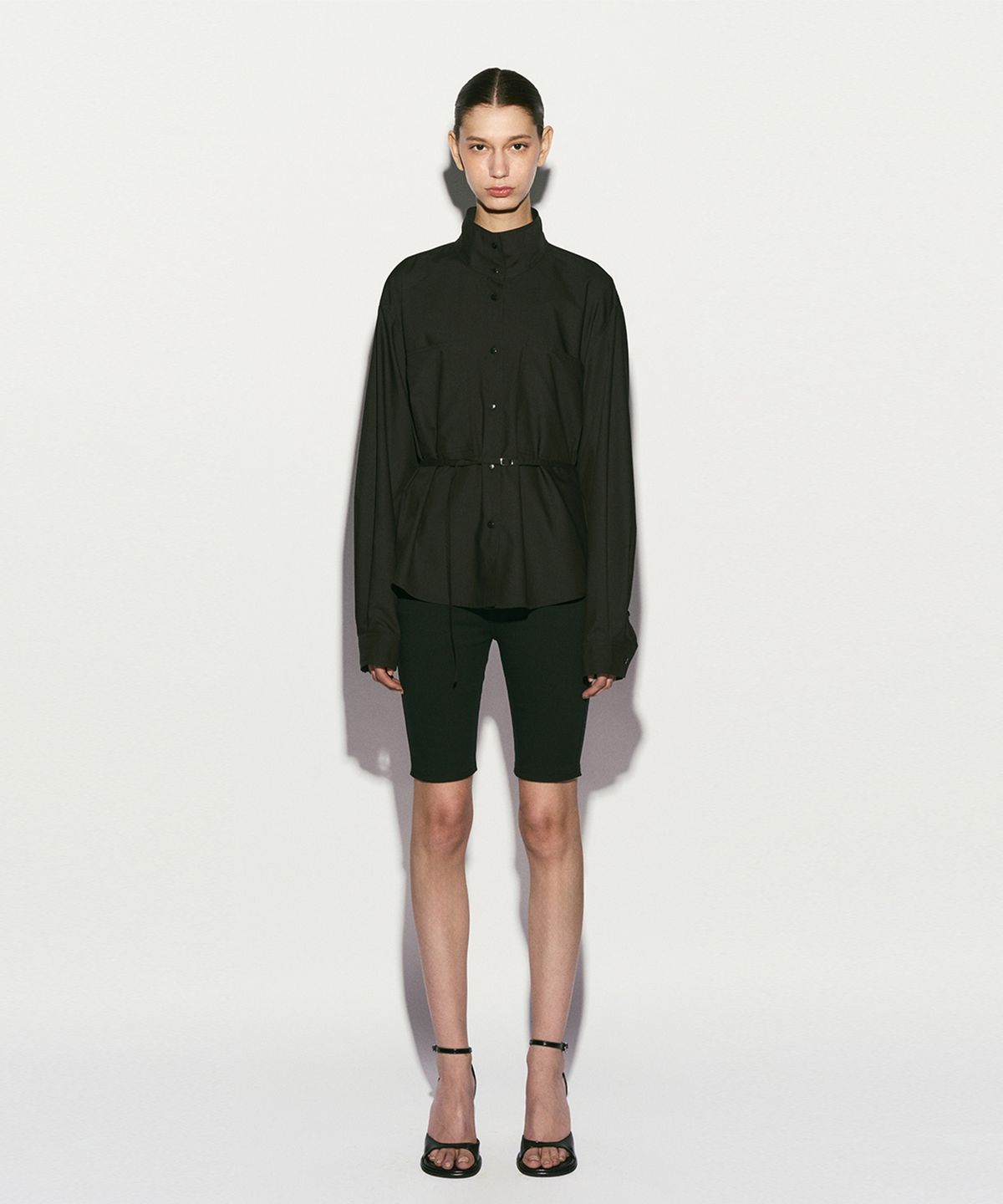 리이(RE RHEE) FUNNEL NECK BELTED BLOUSE BLACK