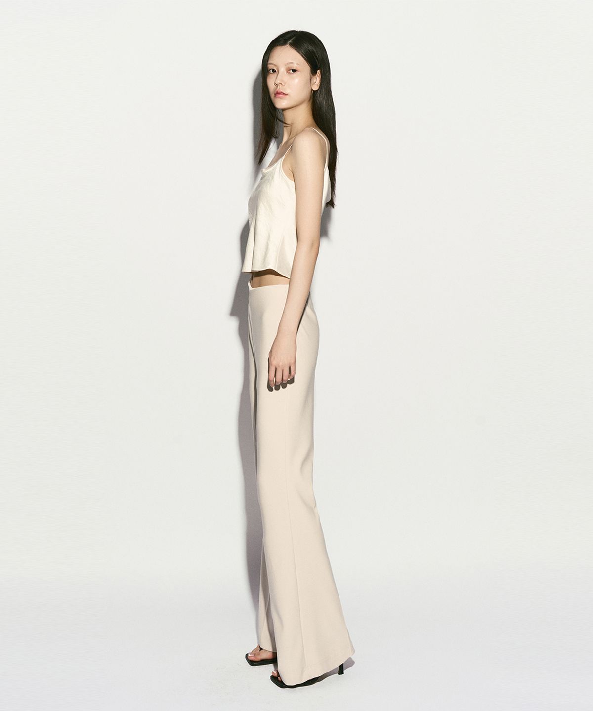 리이(RE RHEE) HIGH-RISE ELASTICATED BOOTCUT PANTS BEIGE