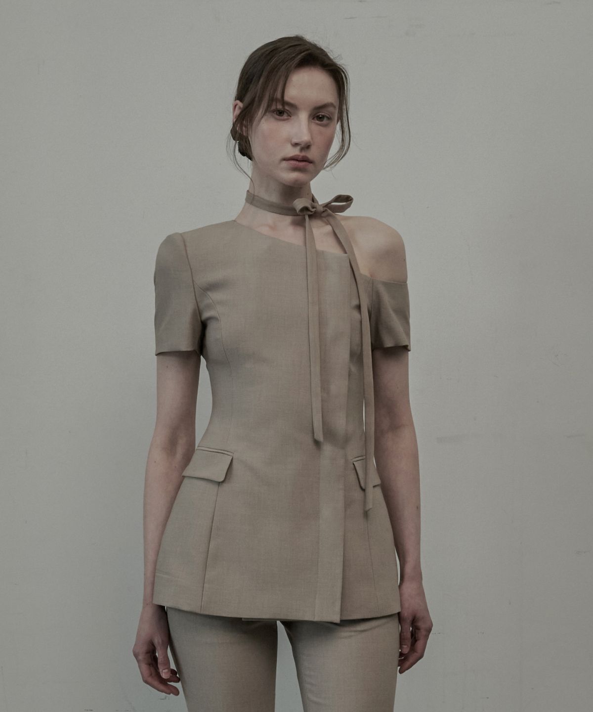 마우솔레움(MAU SOLEUM) Emma String Off Shoulder Half-Sleeve Jacket - Beige