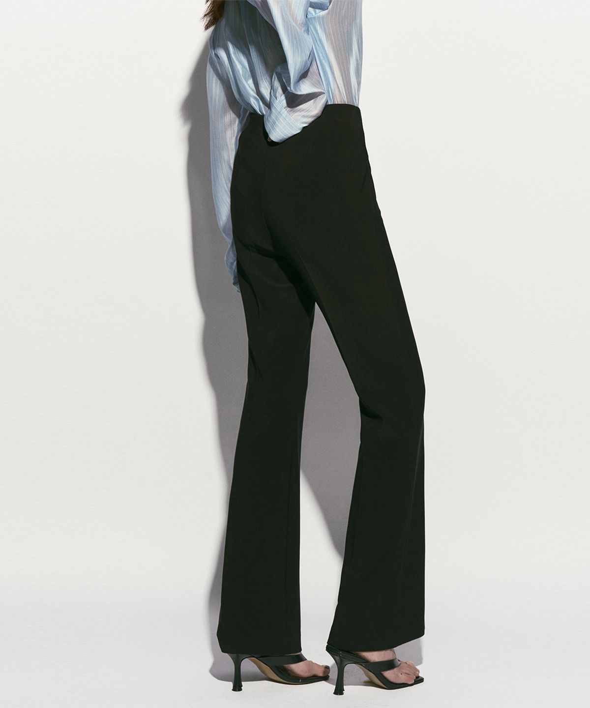 리이(RE RHEE) HIGH-RISE ELASTICATED BOOTCUT PANTS BLACK