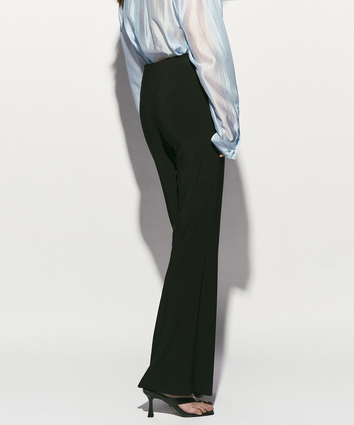 리이(RE RHEE) HIGH-RISE ELASTICATED BOOTCUT PANTS BLACK