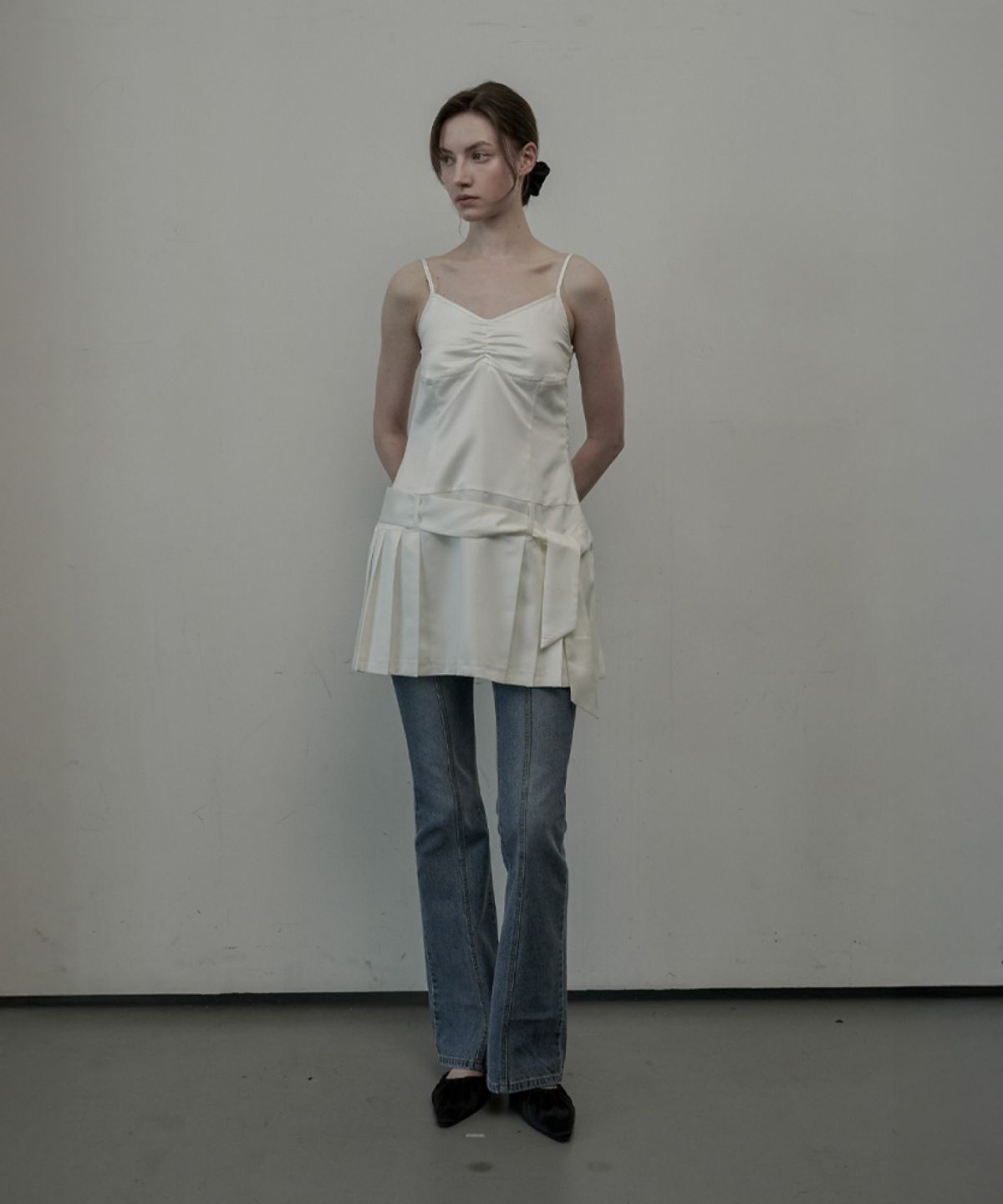 마우솔레움(MAU SOLEUM) Satin Pleated Sleeveless Dress - Ivory