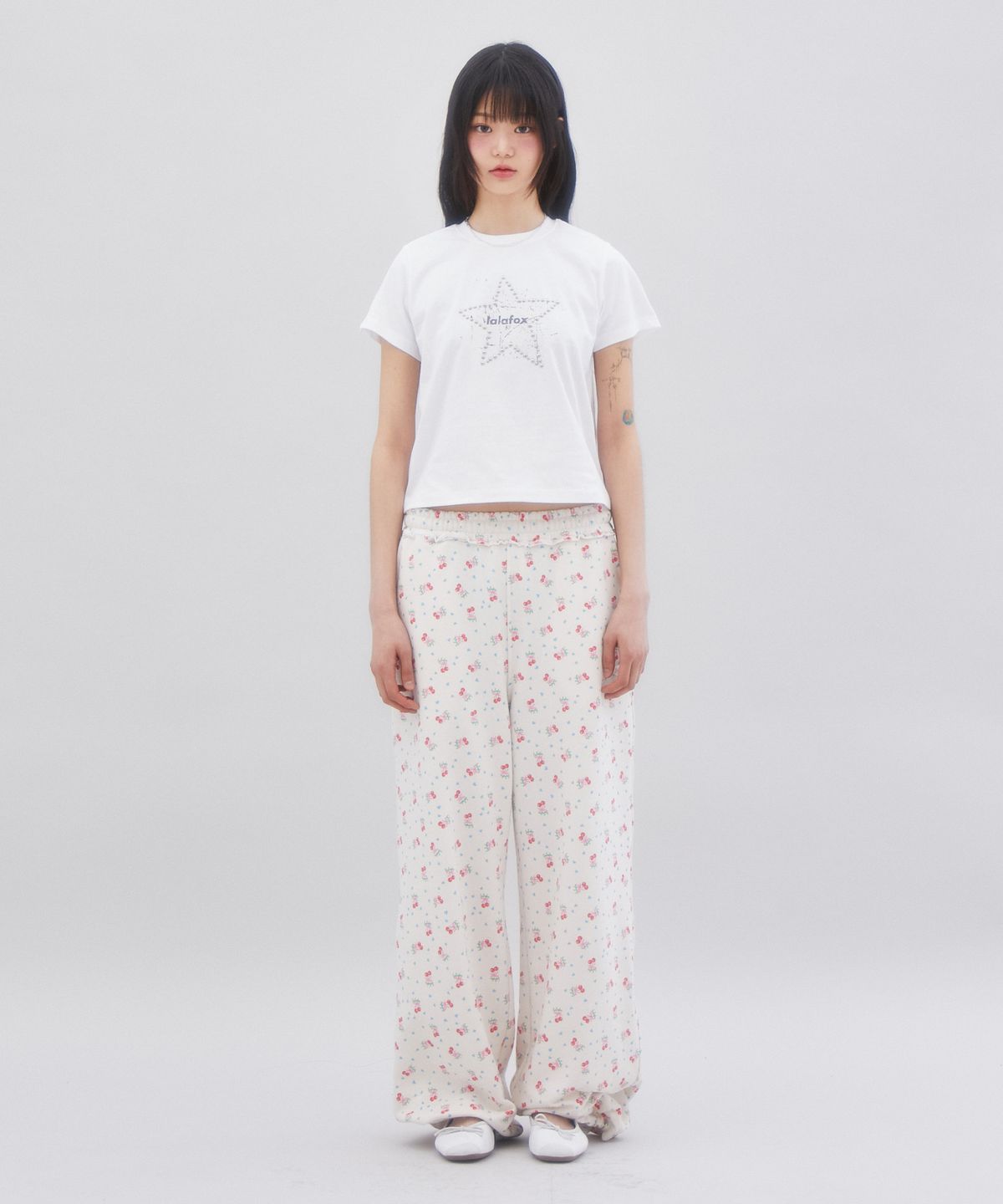 라라폭스(LALAFOX) CHERRY PATTERN SWEAT 프린트 스웻 팬츠 PANTS IVORY BR2CP005