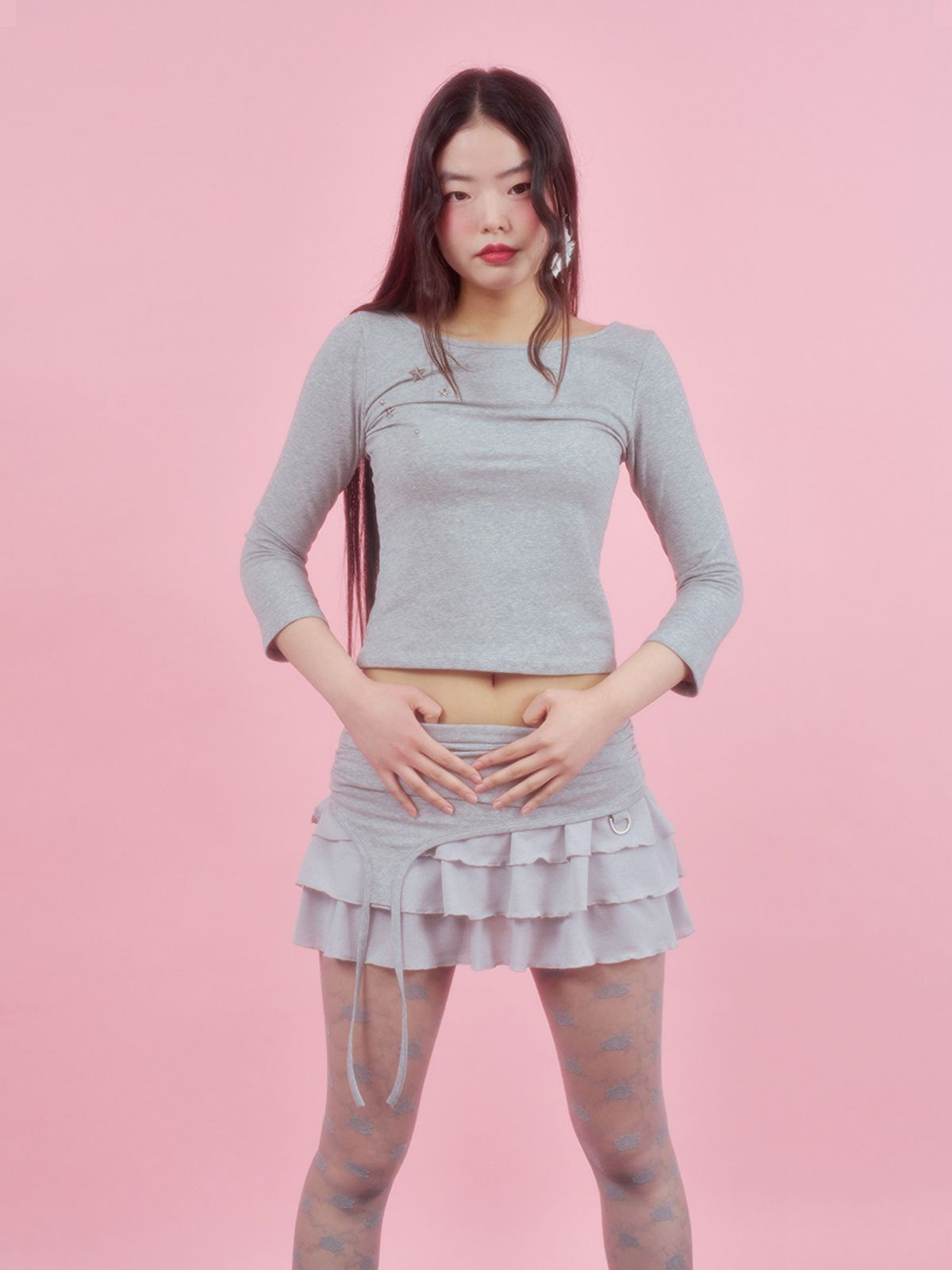 엘프엘프엘프 아카이브스(ELFELFELF ARCHIVES) 백 리본 스터드 티셔츠 [아이보리/블랙/멜란지]