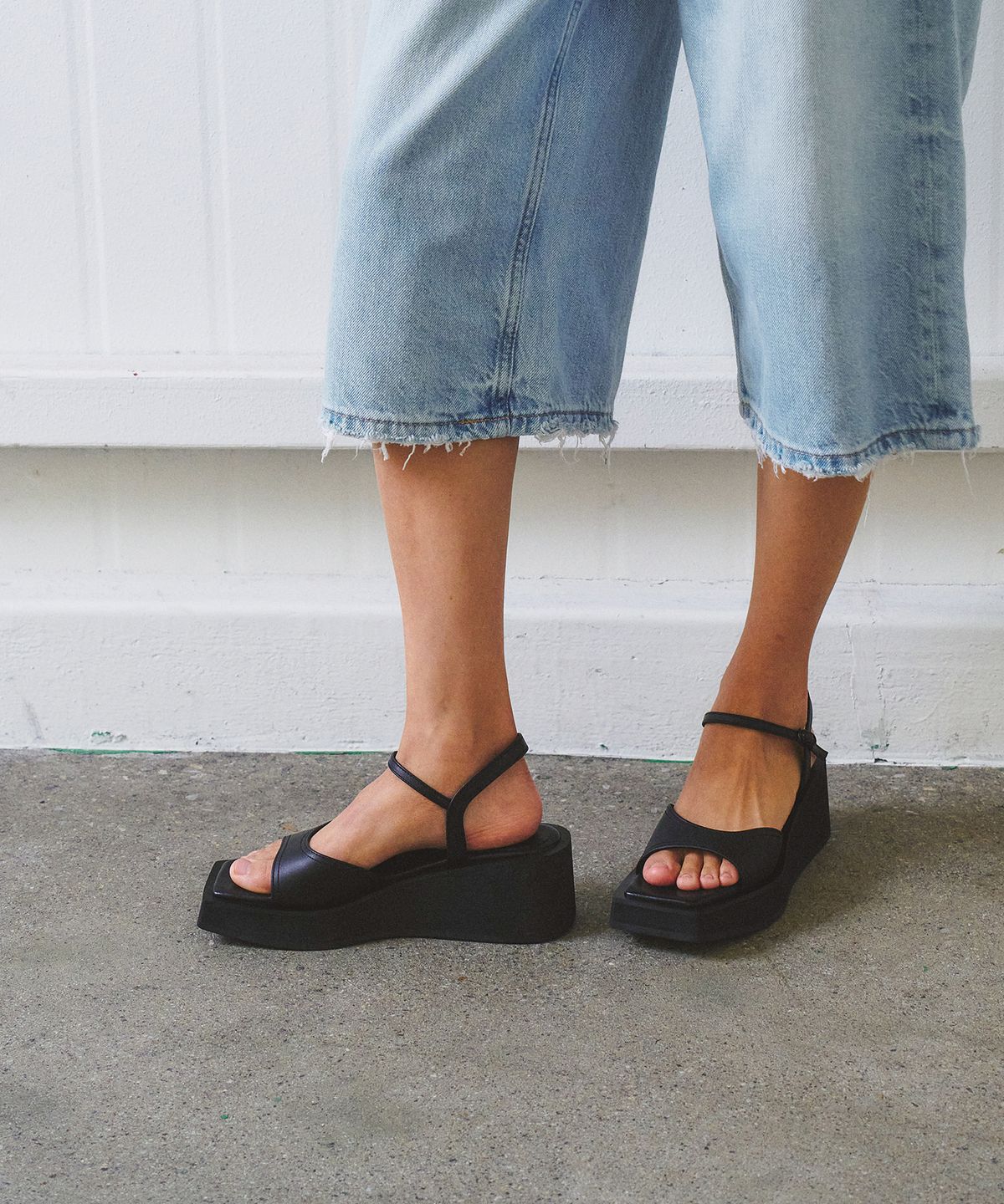 트윗비피(TWVP) Lian Platform Sandals LD  리안 플랫폼샌들 레더 25S83 (2colors)