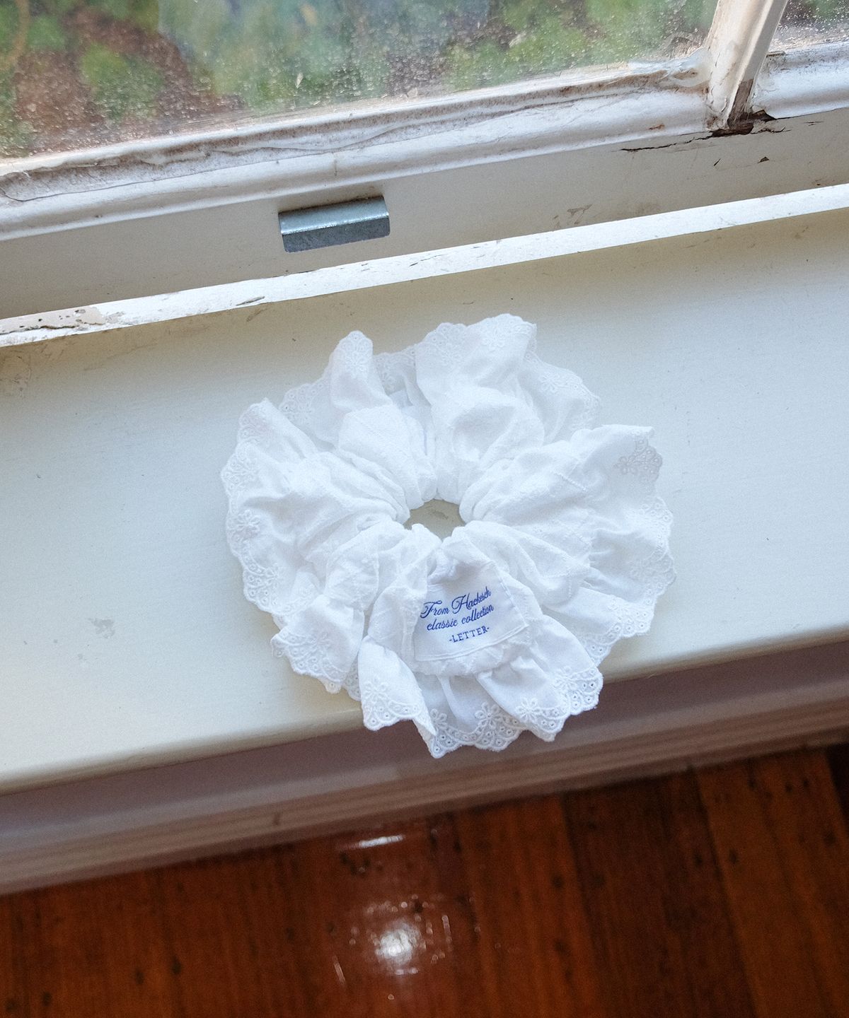 하케쉬(HACKESCH) Jasmin Scrunchie_White