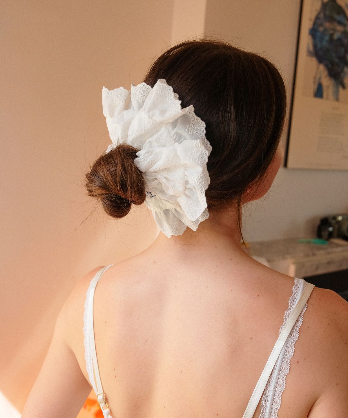 하케쉬(HACKESCH) Jasmin Scrunchie_White